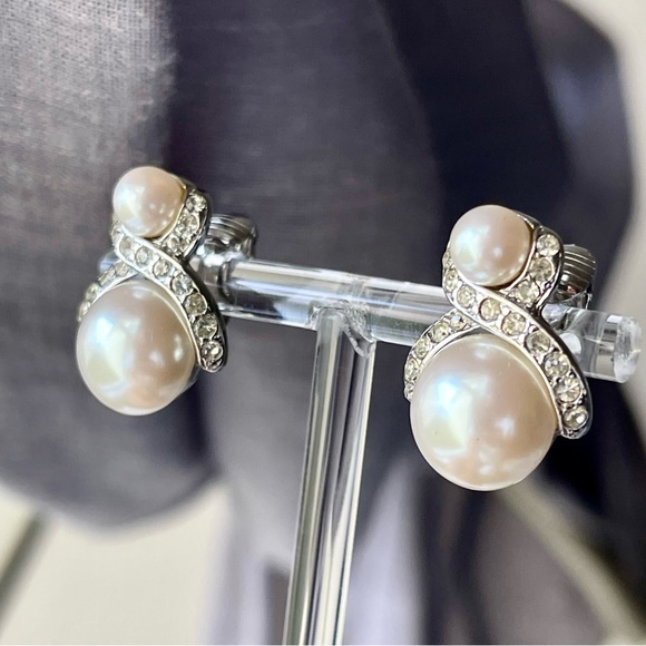 Marvella | Vintage | Faux Pearl Crystal Silver Tone Clip On Earrings - Picture 6 of 14
